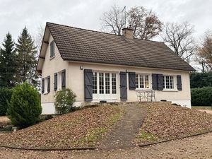 Vente A quelques minutes de BOURGES  sur la commune de PLAIMPIED-GIVAUDINS avec écoles  co