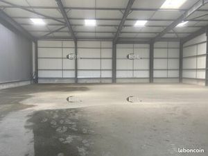 Local industriel 400 m²