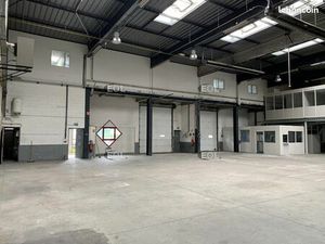 Local industriel 764 m²