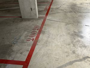 Large parking sécurisé résidence neuve