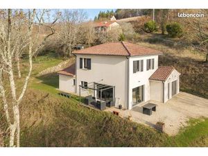 Maison 2 pièces 163 m²