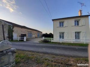 MAISON à LEIGNES SUR FONTAINE
