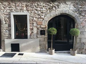 Murs très beau local vieille ville