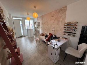 Murs commerciaux 52m2 axe passant Royan