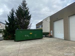 Local industriel 705 m²