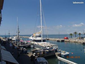 Le Grau du Roi rive gauche. Pour la saison ou reprise de pas de porte  Local commercial bi