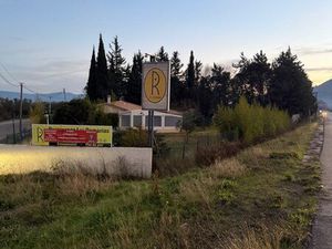 Local  commercial  restauration