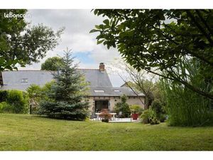 Rare à Cesson-Sévigné : longère de caractère sur parc arboré de 2 800 m²