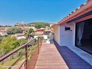 Grand studio neuf avec terrasse