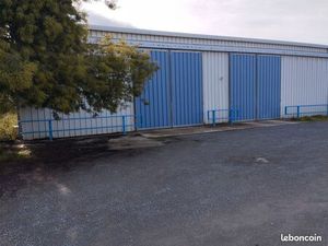 Local 300 m² ROQUEBRUNE SUR ARGENS