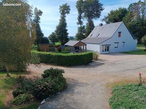 Maison poulailler hangar