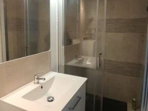 Location studio 700 charges comprises