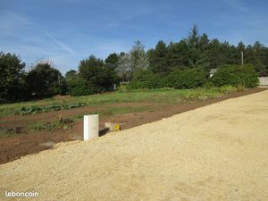 Terrain à bâtir viabilisé libre de constructeur 714 m2 bourg de Landudec