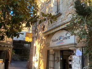 Local commercial + Logement Duplex – Rare au Castellet – Prix ajusté