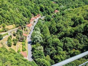 Grande maison en pierres avec travaux (secteur touristique)