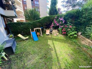 Appartement rénové avec jardin privatif – Résidence avec piscine et tennis