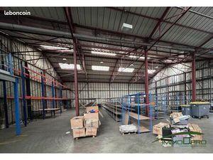 Local bureaux 933 m²