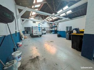 Local d'activité 220 m²