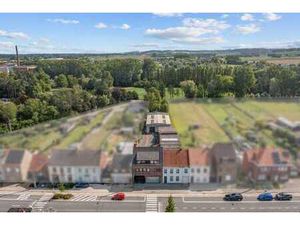 Immeuble mixte avec logement  commerce et hangar