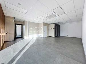 Cellule commerciale avec parking aisé