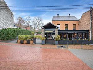 Ensemble immobilier situé en plein centre de Marche-en-F. !