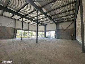 Local commercial 319 m²