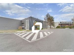 Local d'activité 358 m²