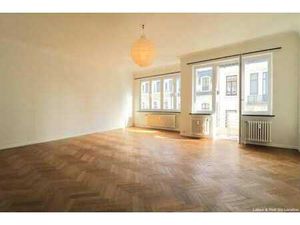 IXELLES - Louise  Châtelain