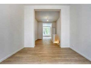 Magnifique appartement rénové de 2 chambres avec jardin