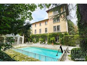 Maison 10 pièces 373 m²