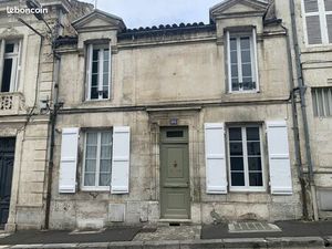 MAISON de VILLE ancienne dans quartier résidentiel Angoulême Centre