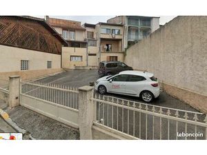 Places de parking à louer