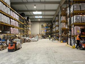 Local industriel 2 602 m²