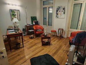 Superbe Bureau Lumineux et Chaleureux à Louer – Parquet  Cheminée & Cachet