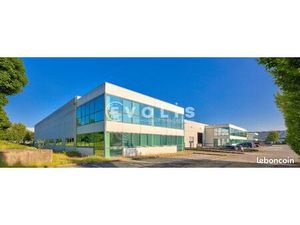 Local industriel 1 313 m²