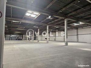 Local industriel 4 305 m²