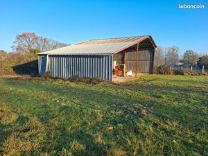 Vend hangar et terrain plus chemin acces