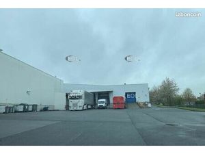 Local bureaux 6 993 m²