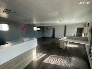 Local bureaux 100 m²