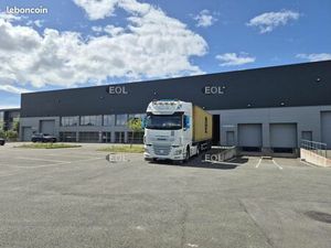 Local industriel 3 210 m²