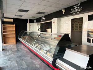 Local commercial 140 m² avec parkings