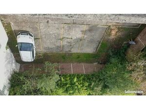 Montreuil Lot de 4 PARKINGS + 2 BOXES fermés 17m2 espace sécurisé