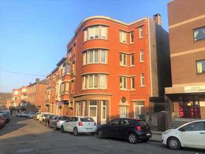 Agréable appartement une chambre avec cour situé à Liège