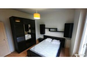 Petite maison de ville meublée avec jardin