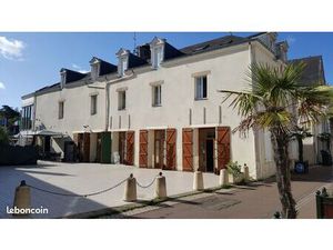 Pornic  Quai Leray  en plein centre du vieux port et de l'espace piétonnier