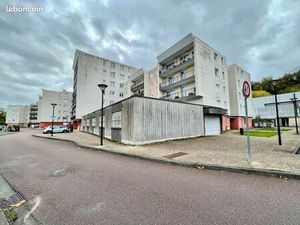 Local d'activité 724 m²