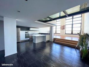 Loft en duplex - 154 m2 - 3 chambres - dernier étage - ascenseur - parking couvert