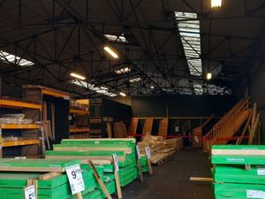 A louer entrepôt 145 m2 (30 mn de Mantes la J.)