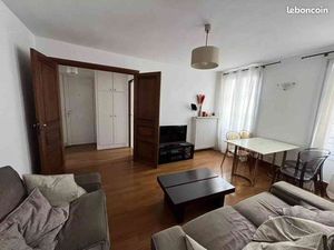 Cet espace de vie offre 3 pièces confortables