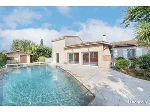 Maison de plain-pied de 160 m² offrant plusieurs possibilités d’aménagement  terrain de 64